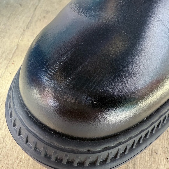 Fendi
Fendigraphy Logo-Cuff Biker Booties sz 38.5 - Picture 13 of 13